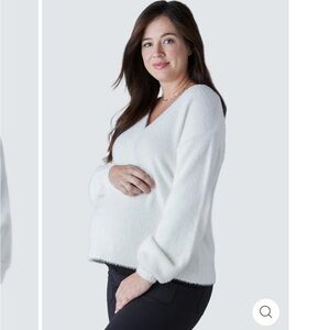 Ingrid and Isabel fluffy v-neck maternity sweater, size S. Color ivory